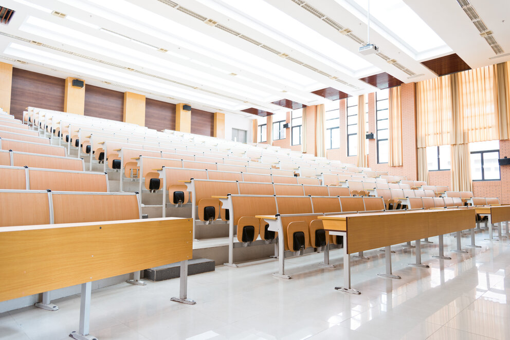 Lecture halls, laboratories and libraries Lighting in the lecture hall