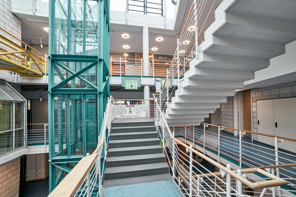 Meeting and movement spaces Lighting of a staircase